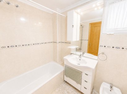 Appartement · Herverkoop - Torrevieja · Playa del Cura · Alicante · Spanje