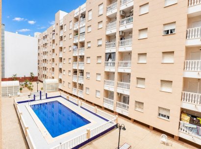 Appartement · Herverkoop - Torrevieja · Playa del Cura · Alicante · Spanje