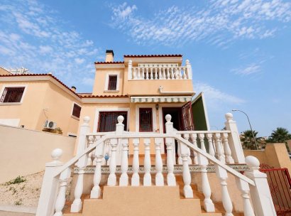 Villa · Återförsäljning - Orihuela Costa · Villamartín · Alicante · Spanien