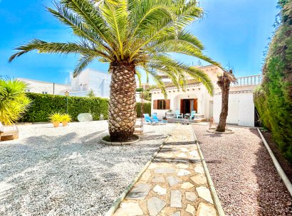 Villa · Herverkoop - Orihuela Costa · La Zenia · Alicante · Spanje