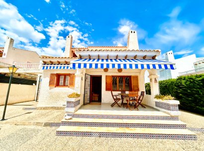 Villa · Herverkoop - Orihuela Costa · La Zenia · Alicante · Spanje