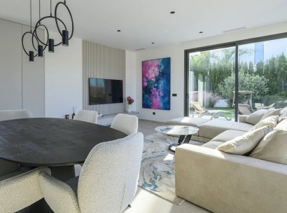 Villa · Herverkoop - Las Colinas Golf Resort · Alicante · Spanje