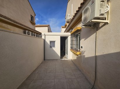 Bungalow · Herverkoop - Orihuela Costa · La Zenia · Alicante · Spanje