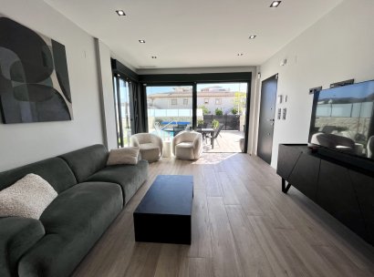 Villa · Resale - Punta Prima · Alicante · Spain