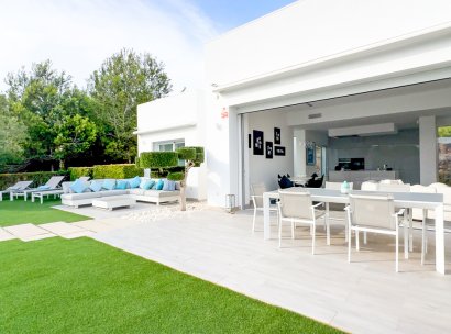 Villa · Herverkoop - Las Colinas Golf Resort · Alicante · Spanje