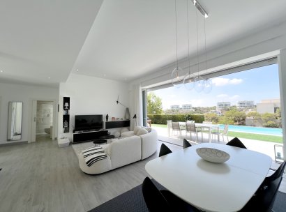 Villa · Herverkoop - Las Colinas Golf Resort · Alicante · Spanje