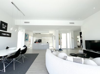 Villa · Herverkoop - Las Colinas Golf Resort · Alicante · Spanje