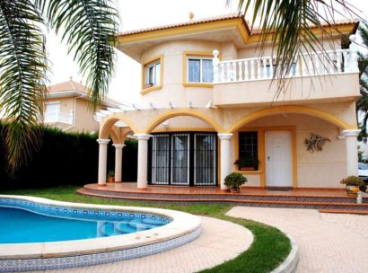 Villa · Herverkoop - Orihuela Costa · La Zenia · Alicante · Spanje