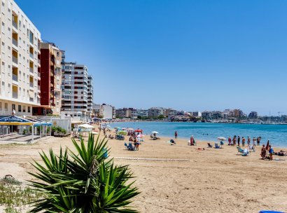 Appartement · Herverkoop - Torrevieja · Playa del Acequión · Alicante · Spanje