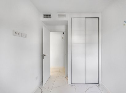 Appartement · Herverkoop - Torrevieja · Punta Prima · Alicante · Spanje