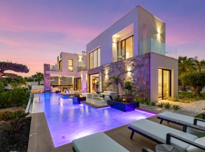 Independent villa · Återförsäljning - Las Colinas Golf Resort · Alicante · Spanien