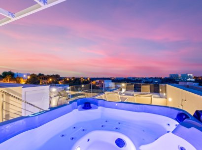 Independent villa · Återförsäljning - Las Colinas Golf Resort · Alicante · Spanien