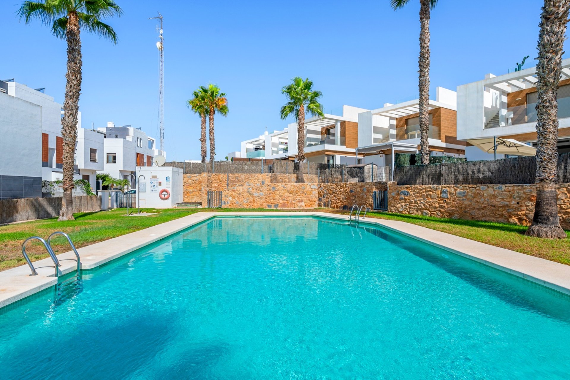 Resale - House - Orihuela Costa