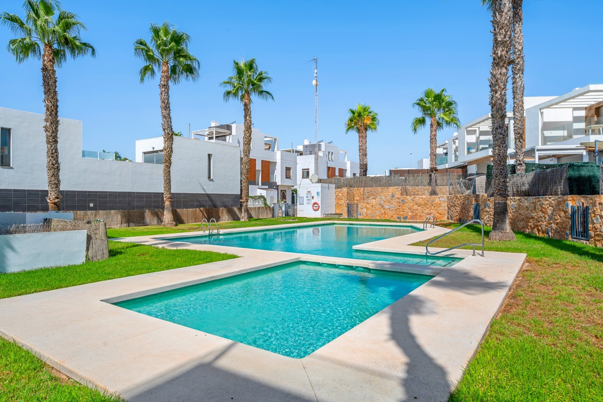 Resale - House - Orihuela Costa
