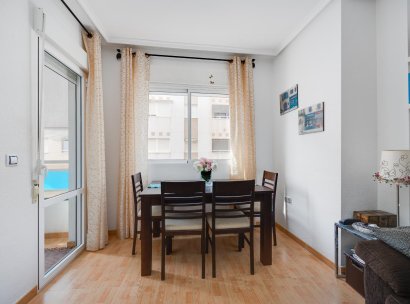 Appartement · Herverkoop - Torrevieja · Playa del Acequión · Alicante · Spanje