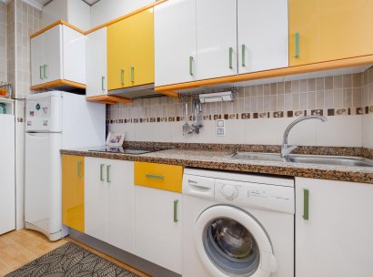 Appartement · Herverkoop - Torrevieja · Playa del Acequión · Alicante · Spanje
