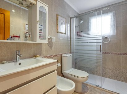 Appartement · Herverkoop - Torrevieja · Estacion de autobuses · Alicante · Spanje