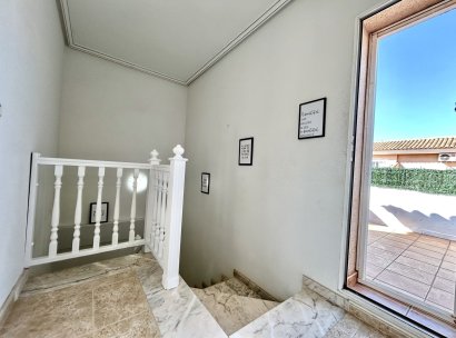 Villa · Herverkoop - Orihuela Costa · La Zenia · Alicante · Spanje
