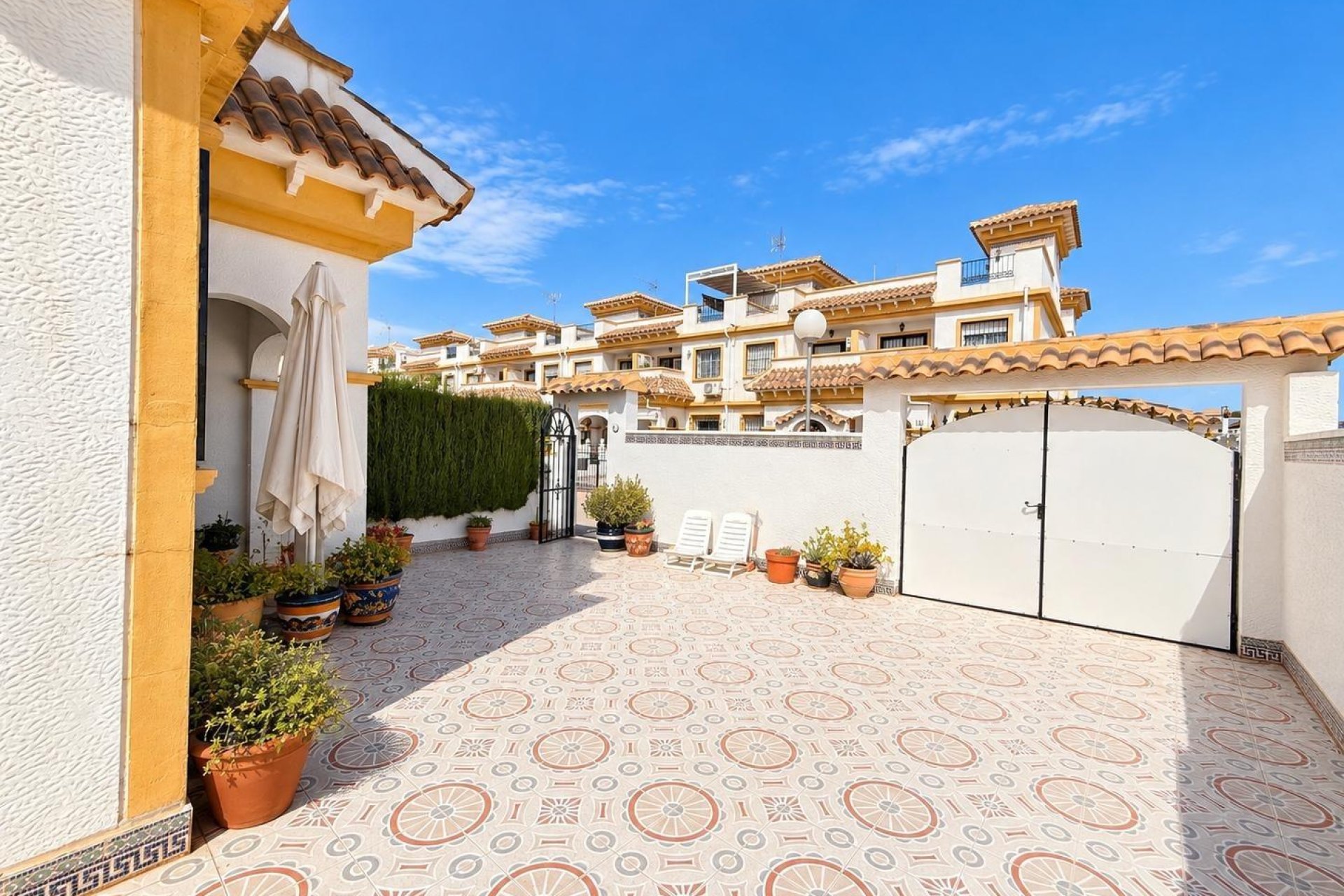Resale - Villa - Torrevieja