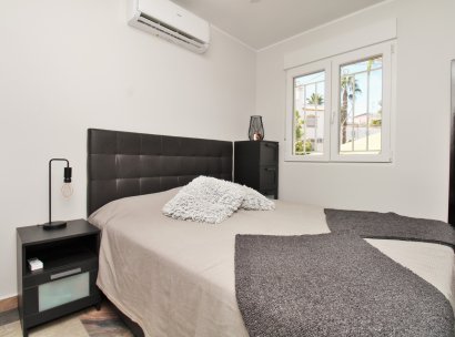 Villa · Resale - Villamartin · Las Violetas · Alicante · Spain