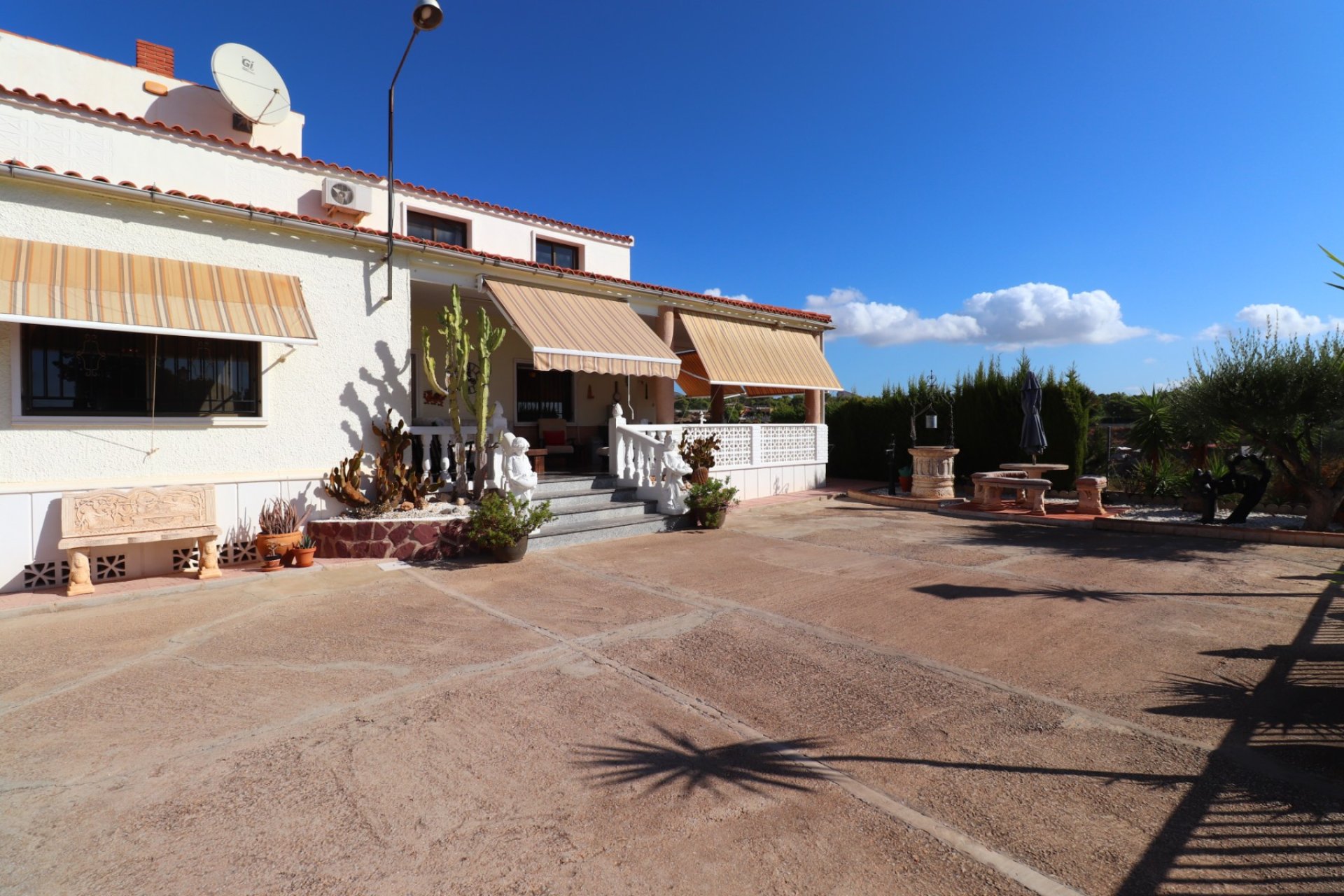 Herverkoop - Finca - Crevillente