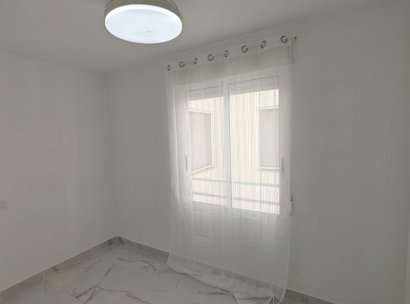 Appartement · Herverkoop - Torrevieja · Acequion · Alicante · Spanje