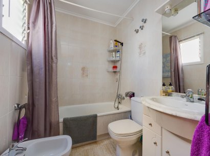 Appartement · Herverkoop - Torrevieja · Playa del Acequión · Alicante · Spanje