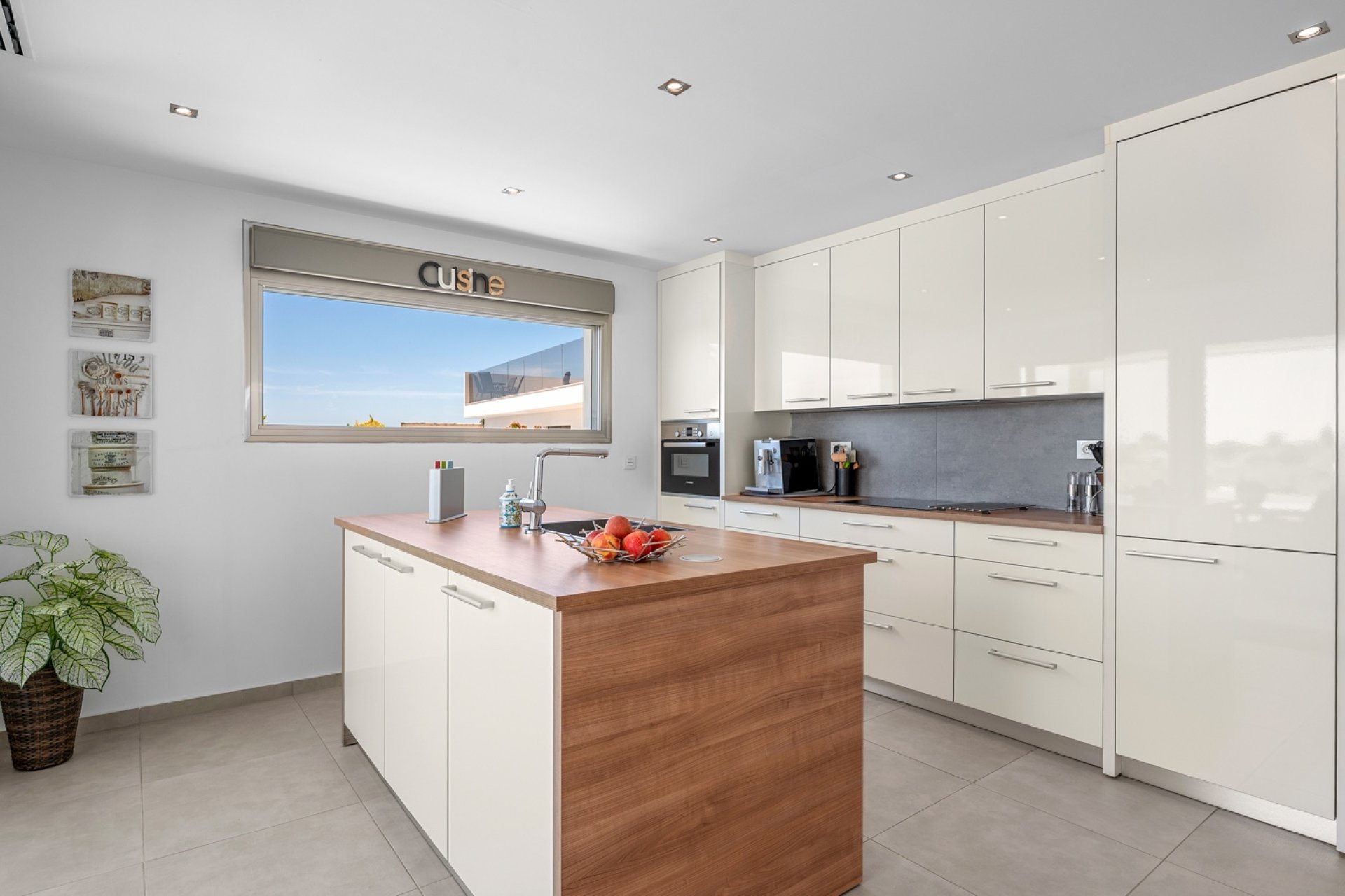 Resale - House - La Marina