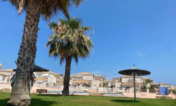 Resale - Villa - Torrevieja