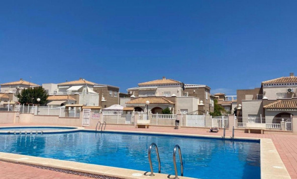 Resale - Villa - Torrevieja