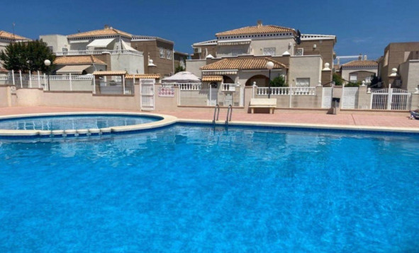 Resale - Villa - Torrevieja