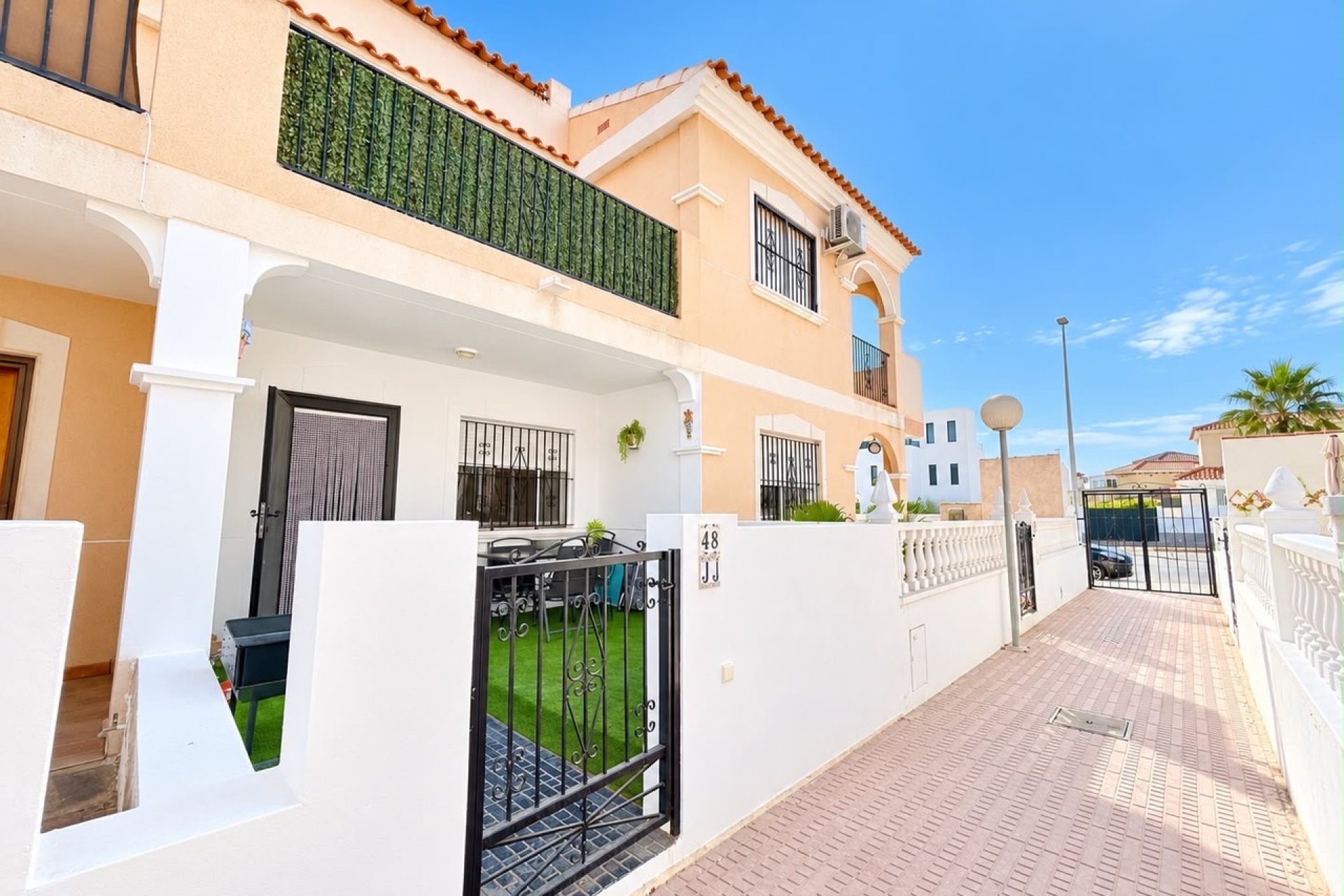 Resale - House - Orihuela Costa