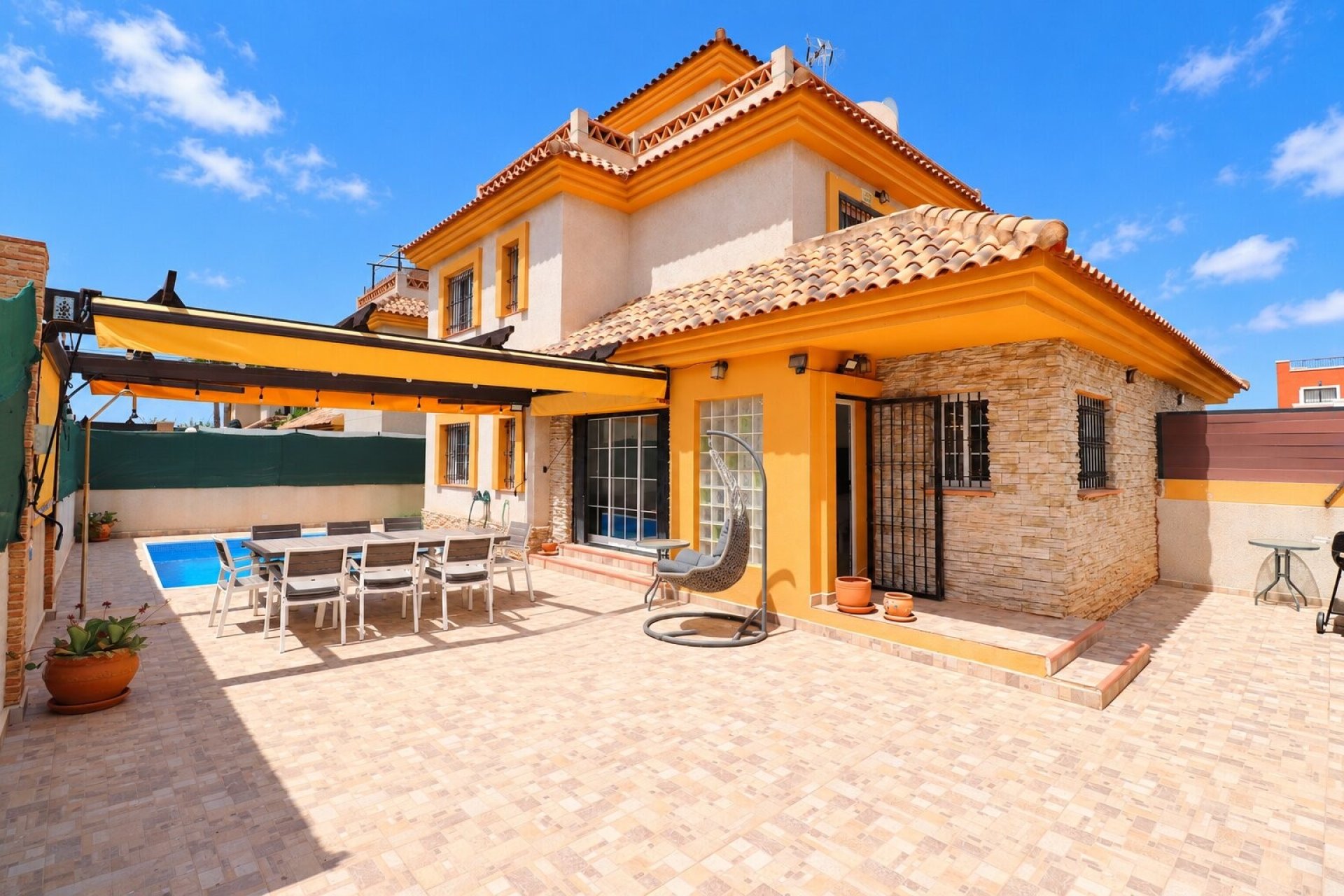 Resale - House - La Herrada
