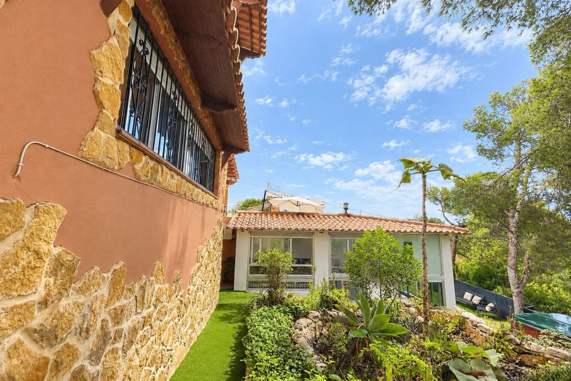 Resale - House - Jacarilla