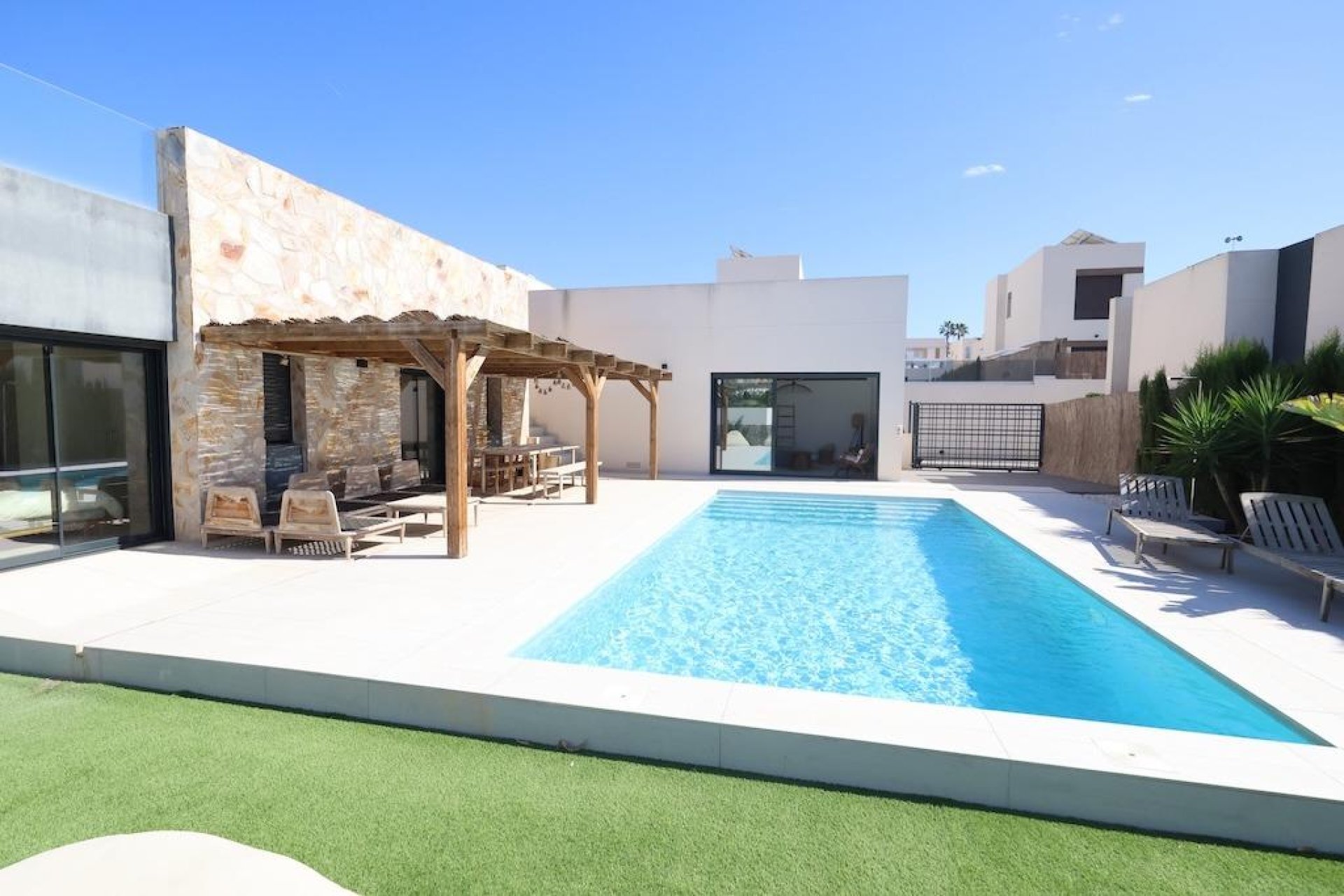 Resale - House - Algorfa