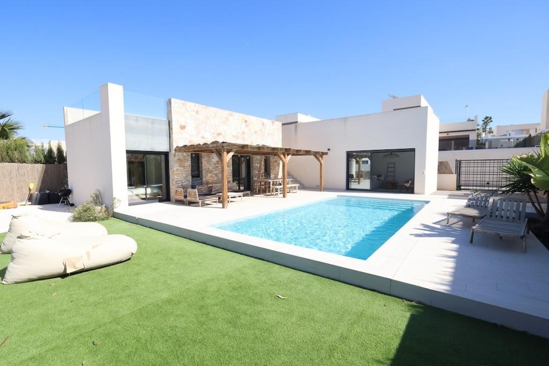 Resale - House - Algorfa