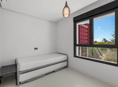 Appartement · Herverkoop - Mil Palmeras · Alicante · Spanje