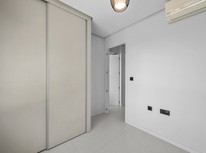 Appartement · Herverkoop - Mil Palmeras · Alicante · Spanje