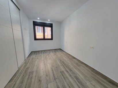 Appartement · Herverkoop - Torrevieja · Playa del Cura · Alicante · Spanje