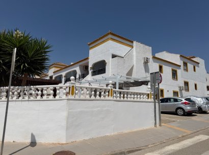 Appartement · Herverkoop - Orihuela · Entre Naranjos Vistabella · Alicante · Spanje